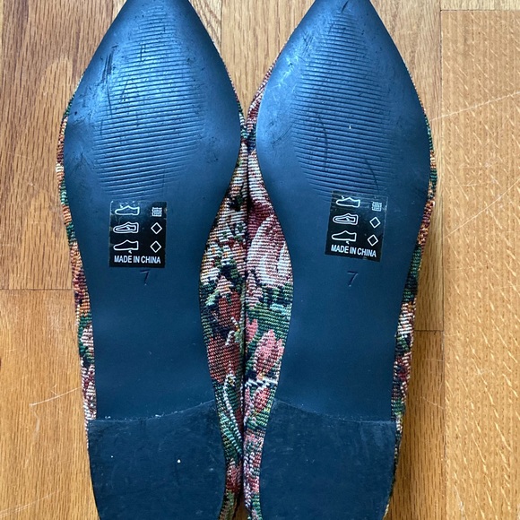 ASOS women’s Tapestry flat shoe, marked size 7, fits like size 9. Worn one time. - Picture 7 of 8